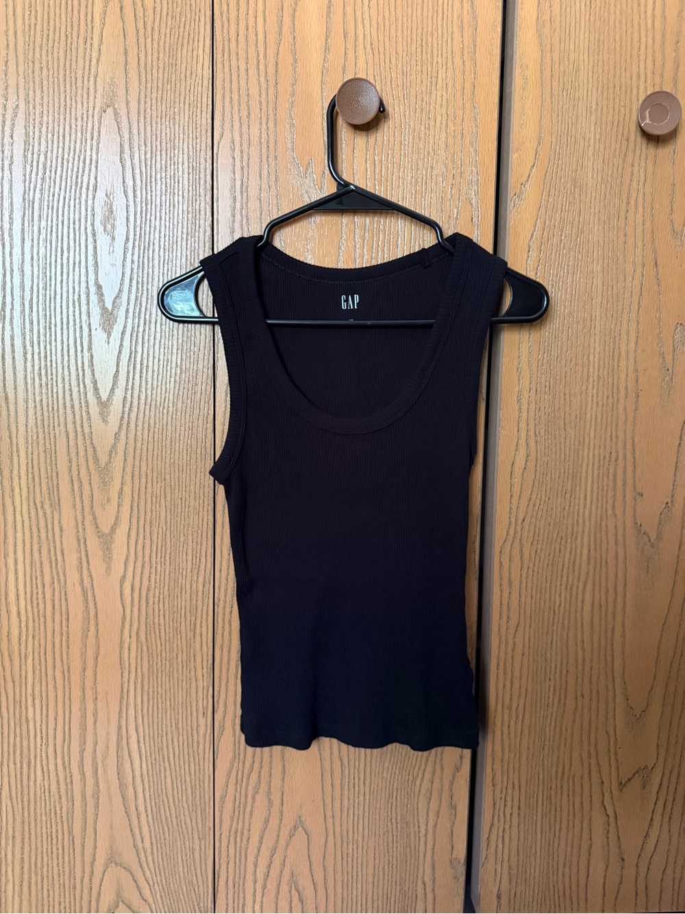 GAP Women's Black Ribbed Scoop Neck Tank